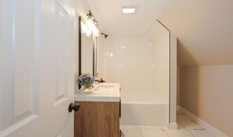 32 Raymond Rd, Auburn, NH 03032