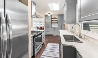 90 E White Oak St, Arlington Heights, IL 60005