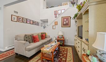 10 Linden Ct 10, Bloomfield, CT 06002