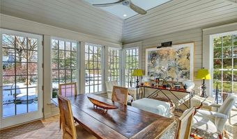22 Lantern Ln, Barrington, RI 02806