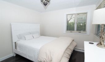 15 Treasure Rd, Narragansett, RI 02882