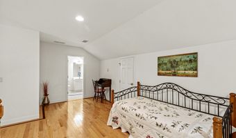 13 Laurel Hill Ct 13, Bourne, MA 02532