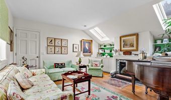 18 Ledge Rd, Newport, RI 02840