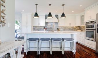 18 Sylvan Ter, Newport, RI 02840