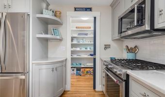 129 RUGGLES Ave, Newport, RI 02840