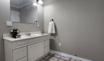 430 N Simon St, Ada, OH 45810