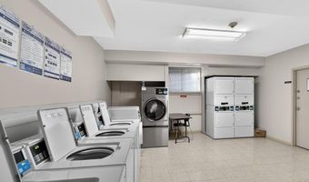 4390 LORCOM Ln 805, Arlington, VA 22207