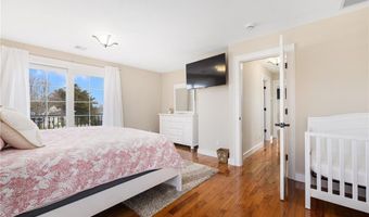 81 S Pier Rd, Narragansett, RI 02882