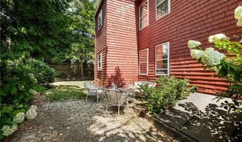 23 Willow St, Newport, RI 02840