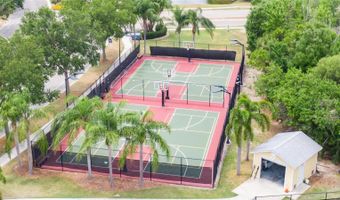824 ISLEBAY Dr, Apollo Beach, FL 33572