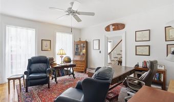 693 Hope St, Bristol, RI 02809