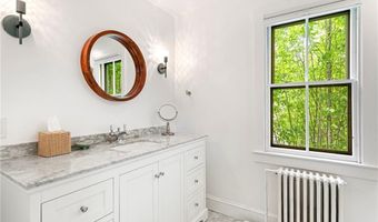 47 Second St, Newport, RI 02840