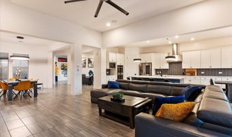 2080 E AQUARIUS Pl, Chandler, AZ 85249