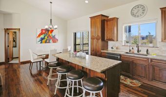504 W Palmer Cir, Aberdeen, SD 57401