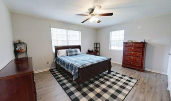 1402 Pineland Dr, Bainbridge, GA 39819