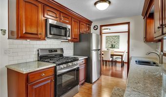 36 Schimwood Dr, Amherst, NY 14068