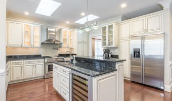 2138 PATRICK HENRY Dr, Arlington, VA 22205