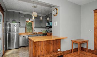 218 E 7th St, Ames, IA 50010