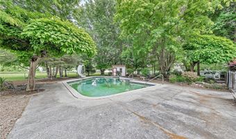 8 Countryside Ct, Amherst, NY 14221