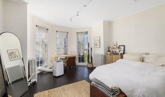27 Franklin St, Newport, RI 02840