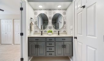 375 Partridge Ct, Algonquin, IL 60102