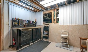 2 Tiverton Ct, Algonquin, IL 60102