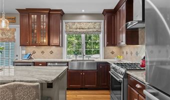 123 CASTLE ROCKS Rd, Warwick, RI 02886