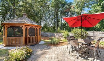 8 Brookdale Cir, Billerica, MA 01821