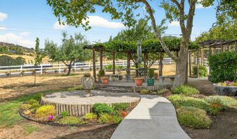 500 Pompadour Dr, Ashland, OR 97520