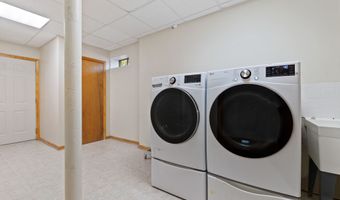 33 Roxbury Ct, Cheshire, CT 06410