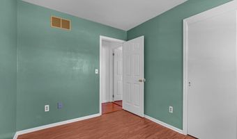 19 Spruce St, Beachwood, NJ 08722
