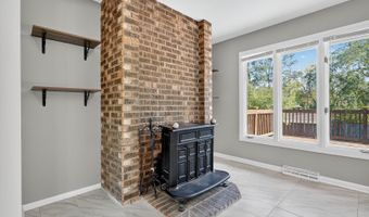 1245 WINAKI Trl, Algonquin, IL 60102