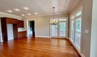 708 Town And Country Dr, Adel, GA 31620