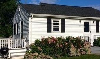 140 Renfrew Ave, Middletown, RI 02842