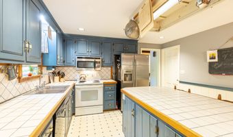 33 Forge Dr, Avon, CT 06001