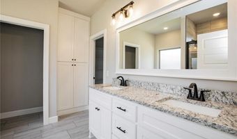 1 Nairn Ln, Bella Vista, AR 72715