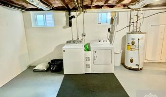 5921 Hinton Rd, Athens, WV 24712