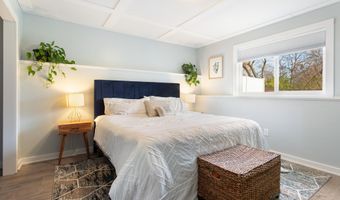 10902 Woodedge Dr, Allendale, MI 49401