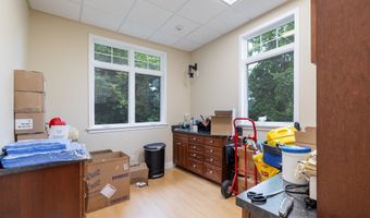 30 Country Squire Dr, Cromwell, CT 06416