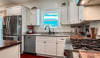 242 15th St, Apalachicola, FL 32320