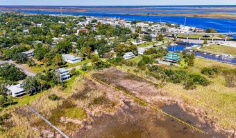 94 Bay Ave, Apalachicola, FL 32320