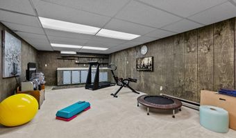 58 CRESTVIEW Dr, Appleton, WI 54915