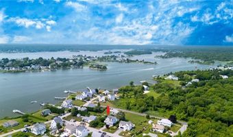 8 Green Acres Dr, Narragansett, RI 02882