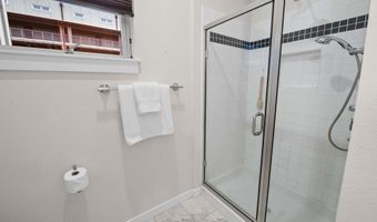 3990 ABBEY Ln 201B, Astoria, OR 97103