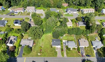 27 Skyline Dr, Brookfield, CT 06804
