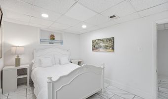 6219 CRESTWOOD Dr, Alexandria, VA 22312