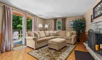 58 CRESTVIEW Dr, Appleton, WI 54915