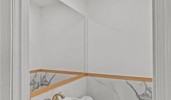 21 Lake Dr, North Kingstown, RI 02852