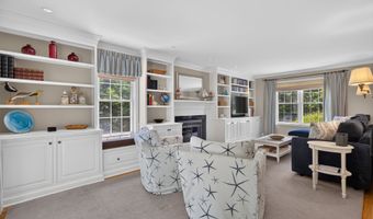 2 Oleander Dr, Clinton, CT 06413