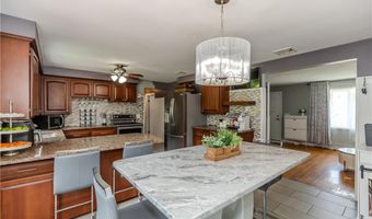 7 Oakcrest Dr, North Providence, RI 02904